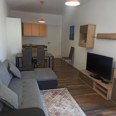 Lovely New Near The Historic Center. * Avlonya