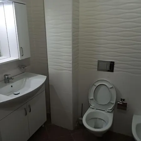 Lovely New Near The Historic Center. Daire Avlonya