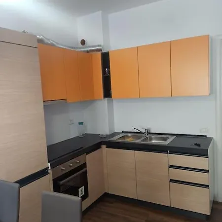 Lovely New Near The Historic Center. Daire Avlonya