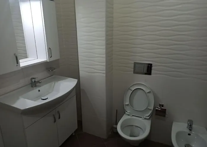 Lovely New Near The Historic Center. Apartamento Vlorë