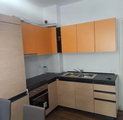 Lovely New Near The Historic Center. Apartamento Vlorë